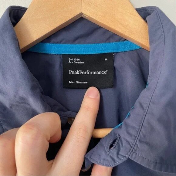 PEAK PERFORMANCE Blue Short Sleeve Button Up Shirt Size Hiking Golf Outdoor - Picture 2 of 4